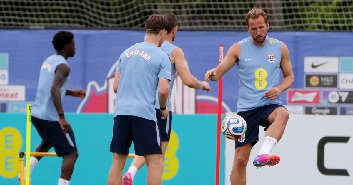 Roban equipo de entrenamiento del seleccionado inglés antes de su llegada a Kansas City