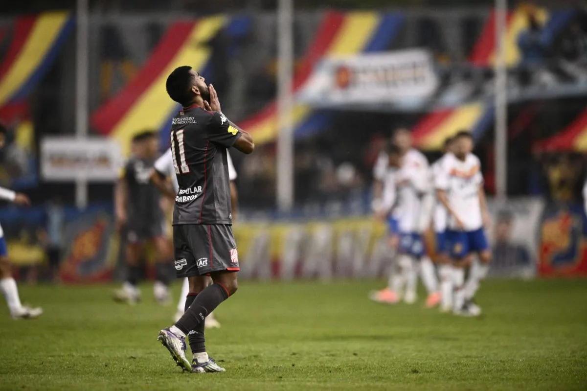 San Martín prolonga su crisis tras perder 2-0 ante Colegiales en debut de De Camilo