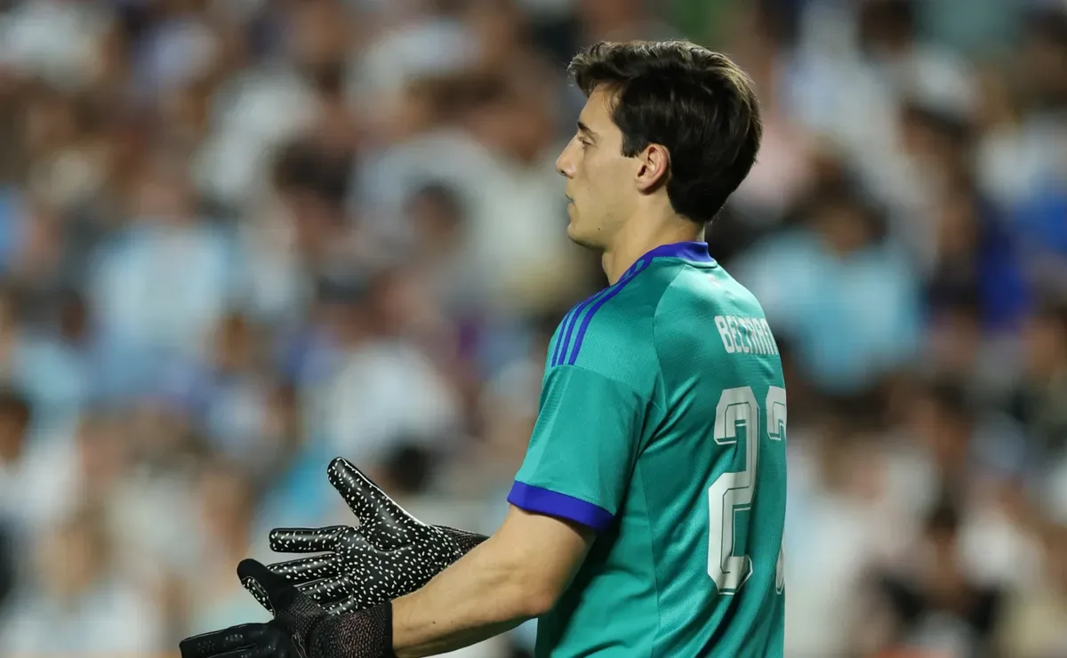 Santiago Beltrán debutó en la Selección con un video viral que resaltó su físico imponente