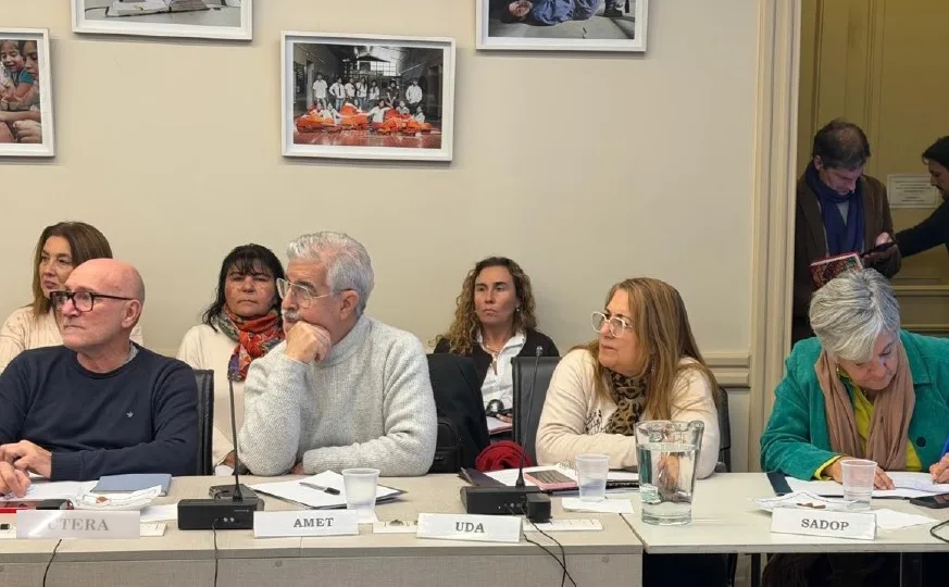 Sindicatos docentes exigen mayor participación y actualización salarial en el Consejo Federal de Educación