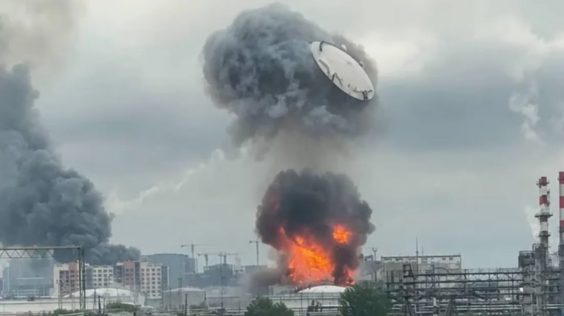 Ucrania lanzó un gran ataque con drones en Moscú y logró incendiar una refinería clave