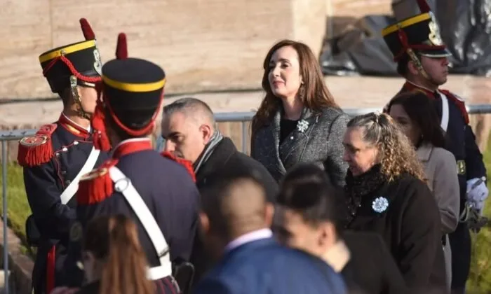 Villarruel denuncia exclusión y crítica al Gobierno durante acto por el Día de la Bandera
