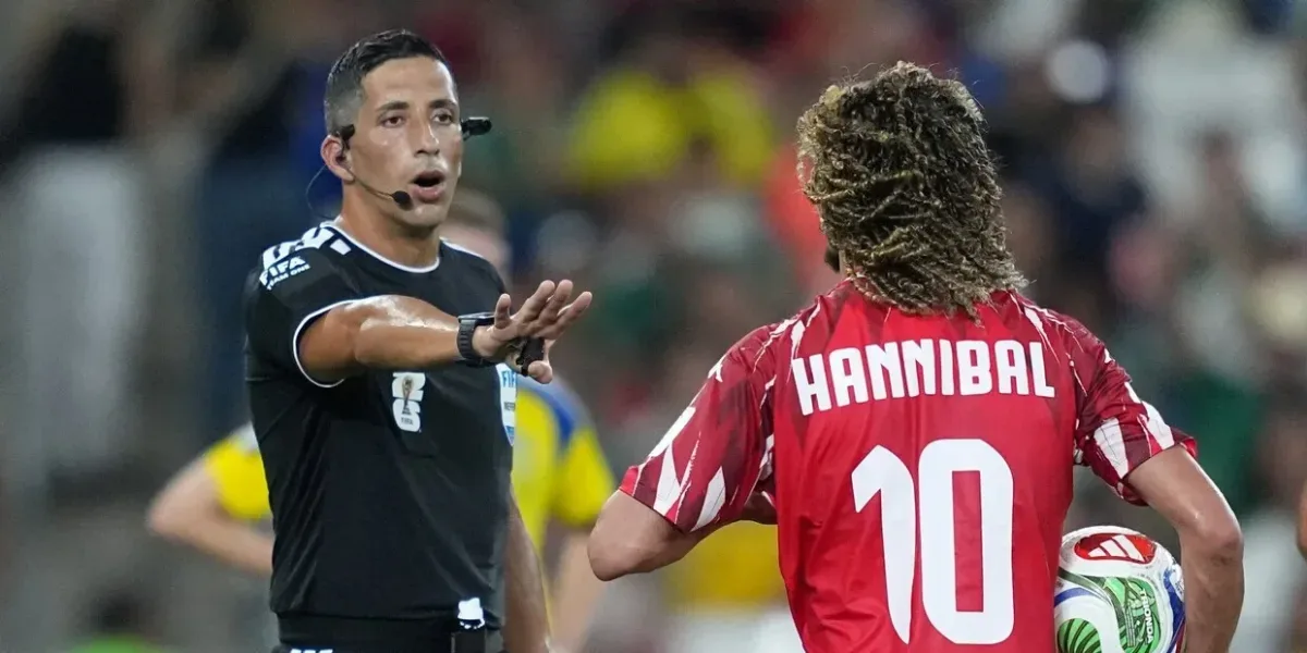 Yael Falcón Pérez destacó en su debut arbitral en el Mundial 2026 en Monterrey