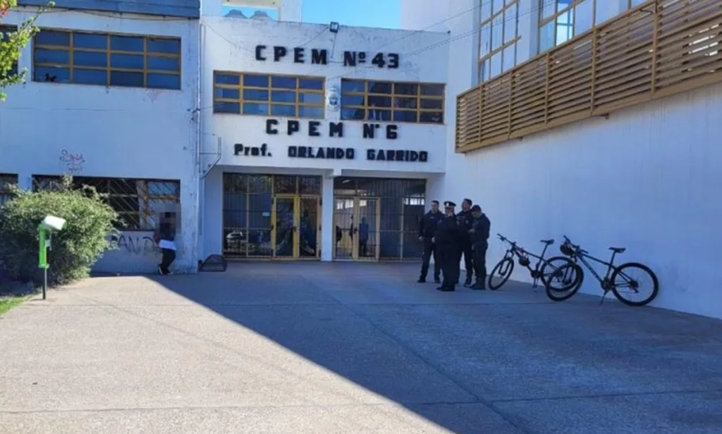 Adolescente herido por disparo en escuela de Cutral Co permanece estable y reciben apoyo educativo