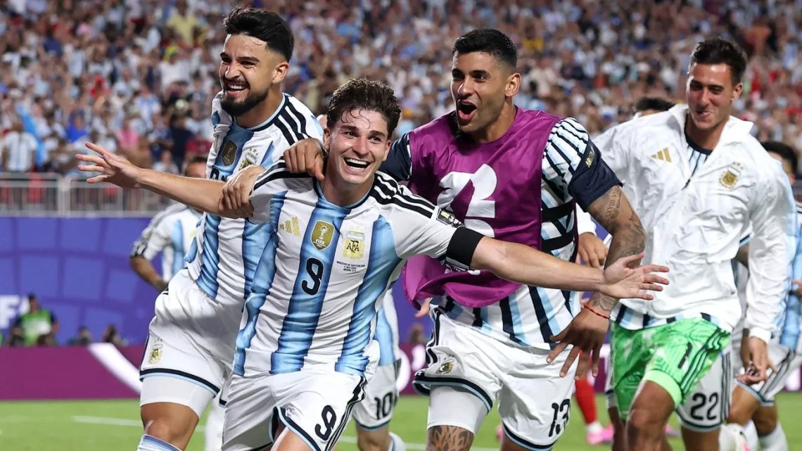 Argentina derrotó a Suiza con un gol decisivo de Álvarez y avanzó a semifinales del Mundial