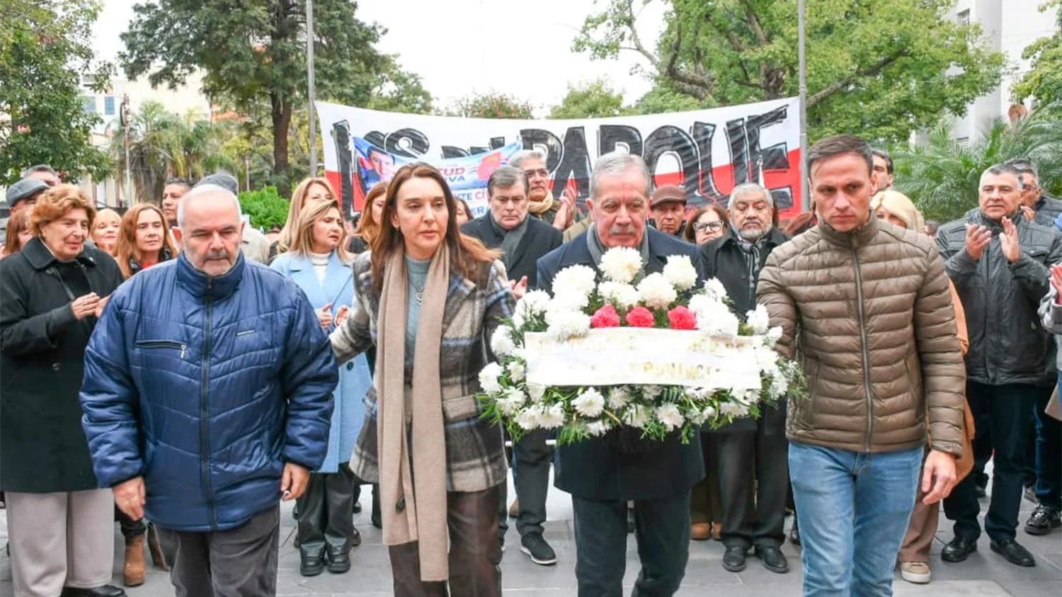 Autoridades recordaron a Hipólito Yrigoyen en ceremonia con ofrendas florales
