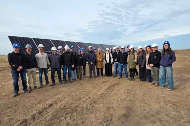 Avanzan con la instalación de paneles solares en el Parque Fotovoltaico de General Pico