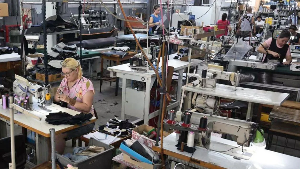 Crisis de la industria textil profundiza la caída de producción y empleo en Argentina