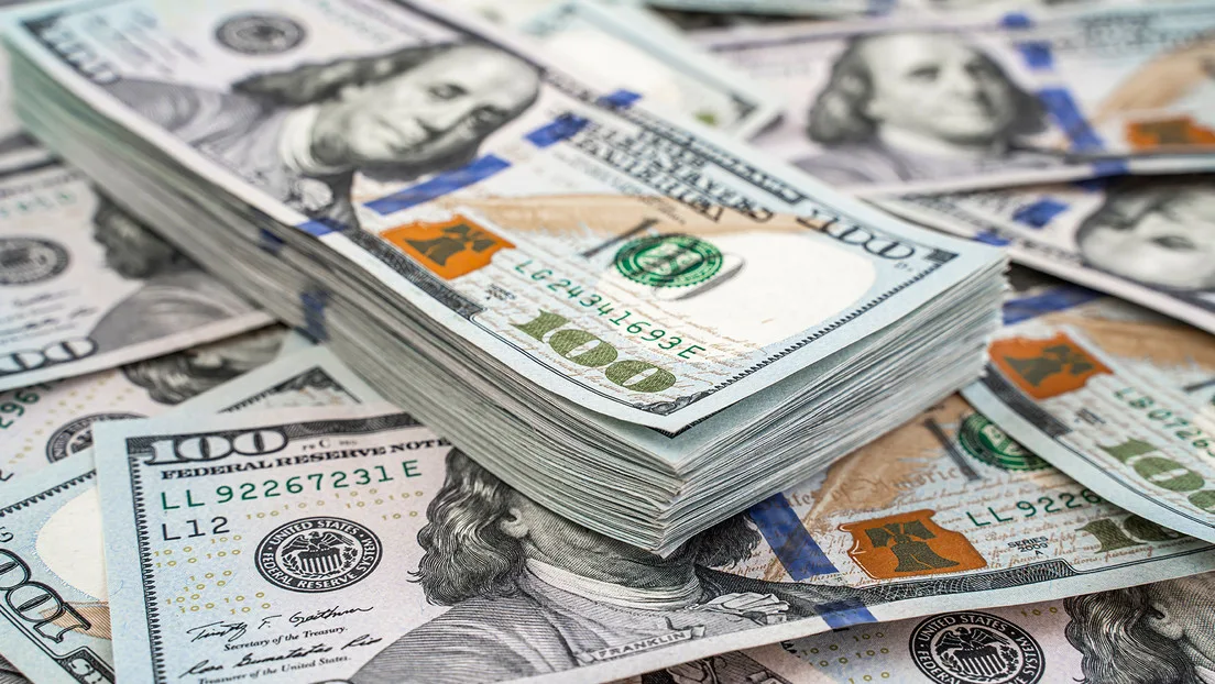El dólar oficial alcanzó su nivel más alto en ocho meses tras una fuerte suba en junio