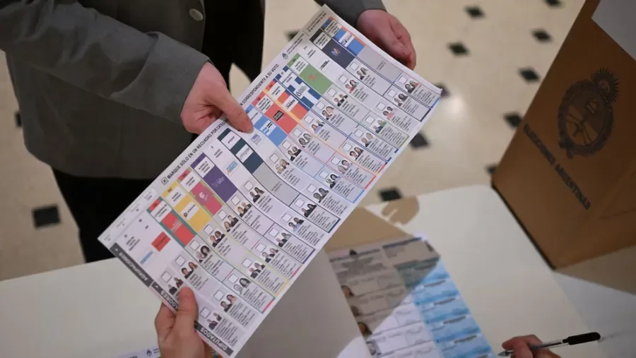 El Gobierno impulsa las listas colectoras para las elecciones de 2027 y genera debate político