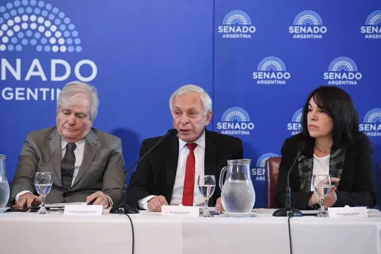 El Senado aprobó la prórroga del mandato del juez que restableció la reforma laboral en medio de polémica