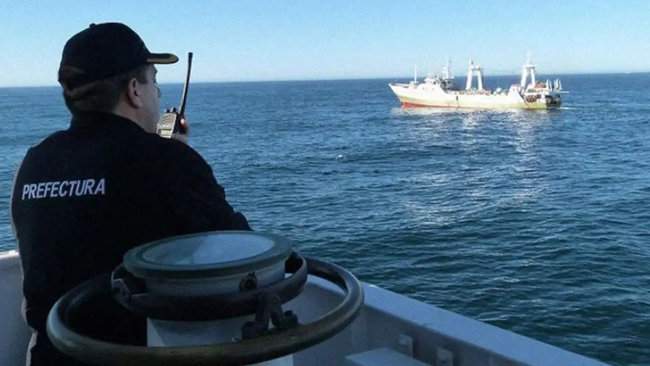 Flotas extranjeras intensifican la pesca ilegal en aguas argentinas y amenazan recursos marinos