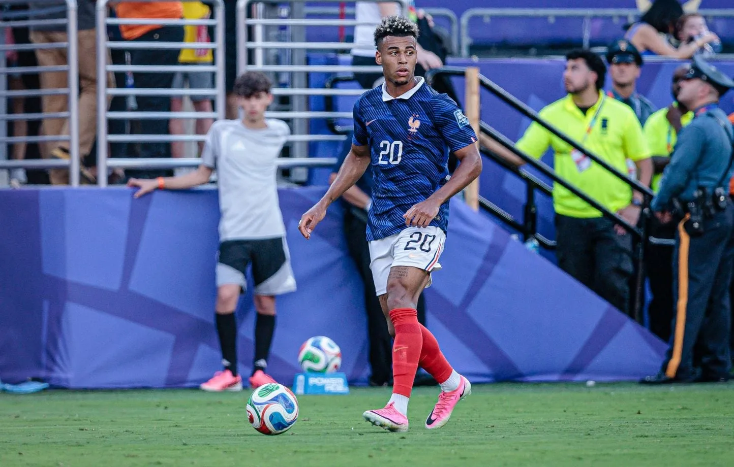 Francia afronta ola de calor y destaca a Michael Olise tras avance en Mundial