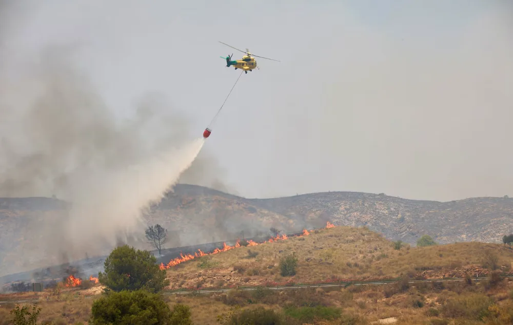 Incendio en Almería deja al menos 12 muertos y decenas desaparecidos en España