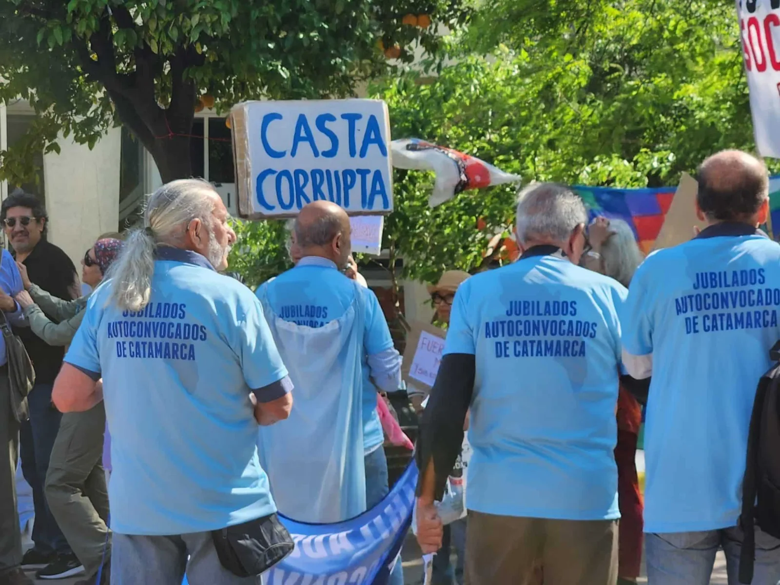 Jubilados de Catamarca se movilizan contra la reforma previsional impulsada por el gobierno