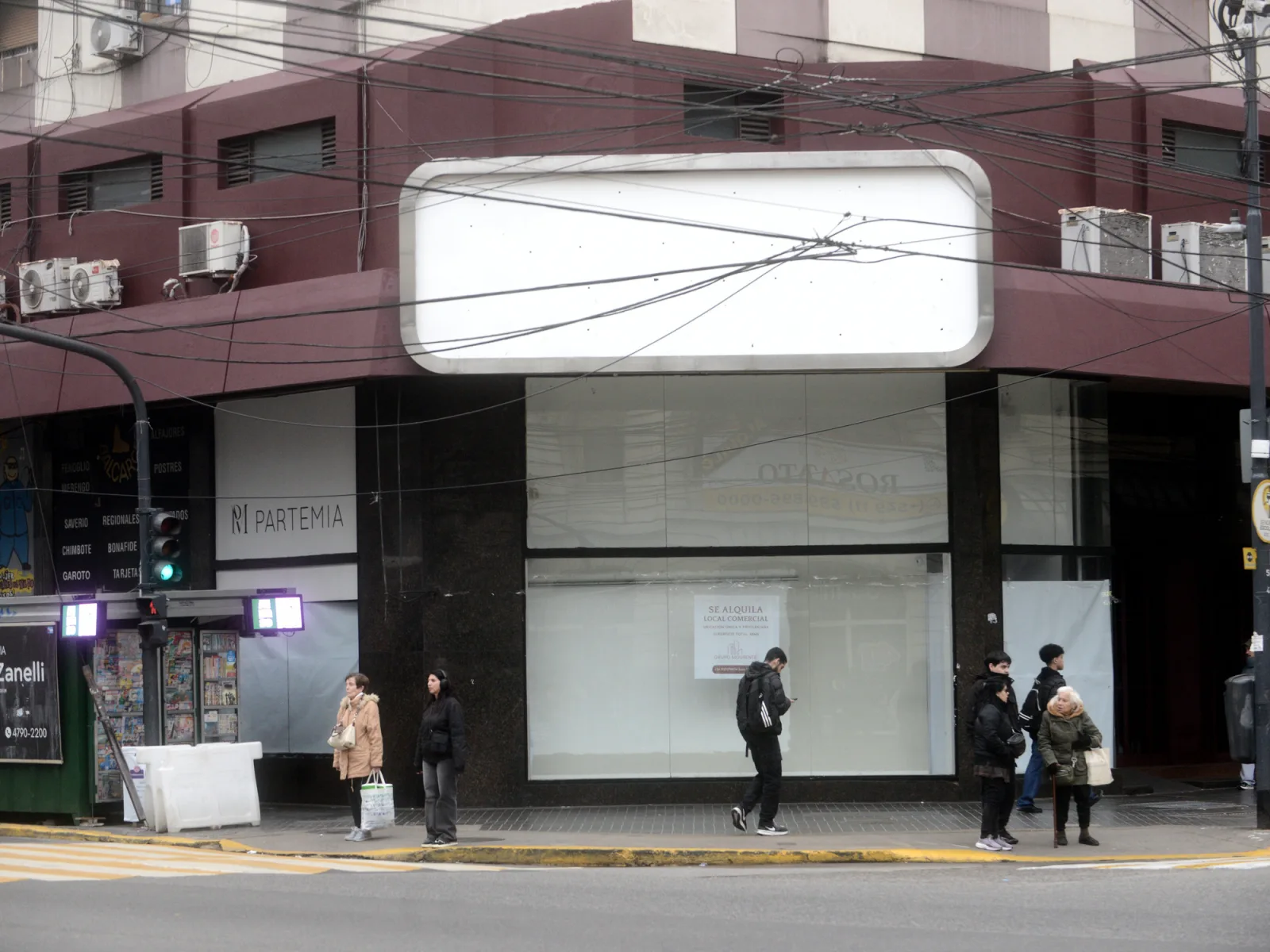Las grandes superficies comerciales vacías reflejan transformaciones en Buenos Aires