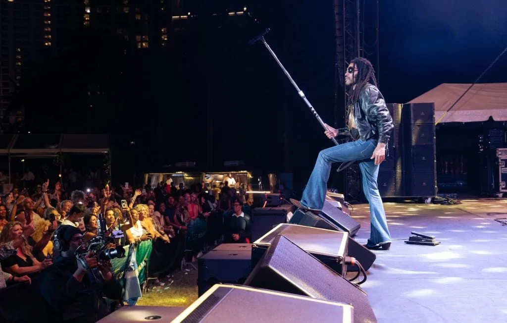 Lenny Kravitz explica por qué entrena usando pantalones de mezclilla o cuero