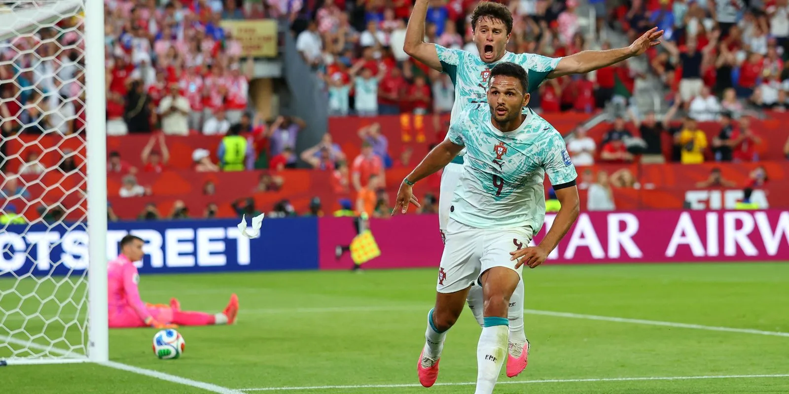 Portugal avanza a octavos del Mundial tras vencer a Croacia con goles de CR7 y Ramos