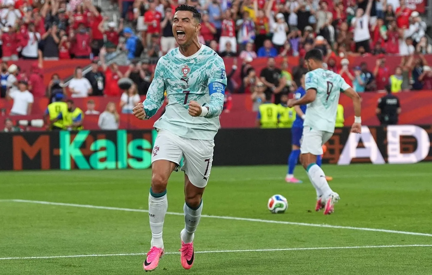 Portugal avanza al repechaje con polémica y gol decisivo de Gonçalo Ramos