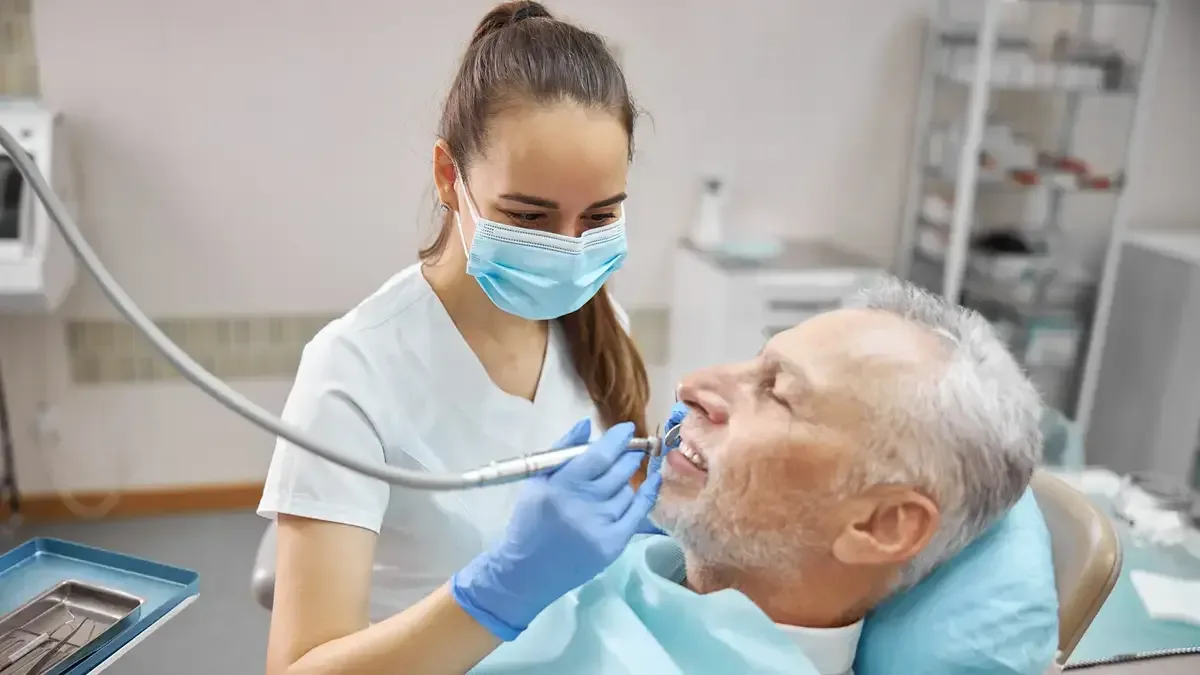 UBA ofrece atención odontológica gratuita en Plaza Houssay con turnos previos