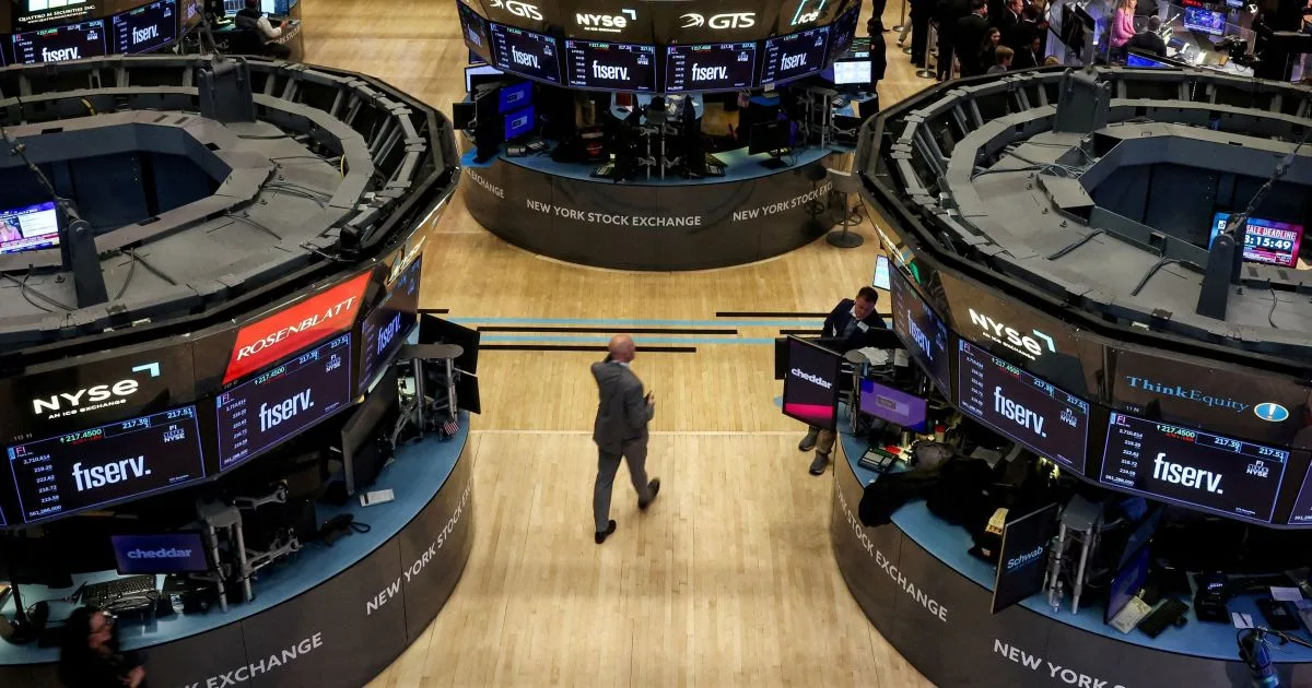Wall Street cierra la semana con avances liderados por el sector tecnológico y fuertes movimientos en chipsets