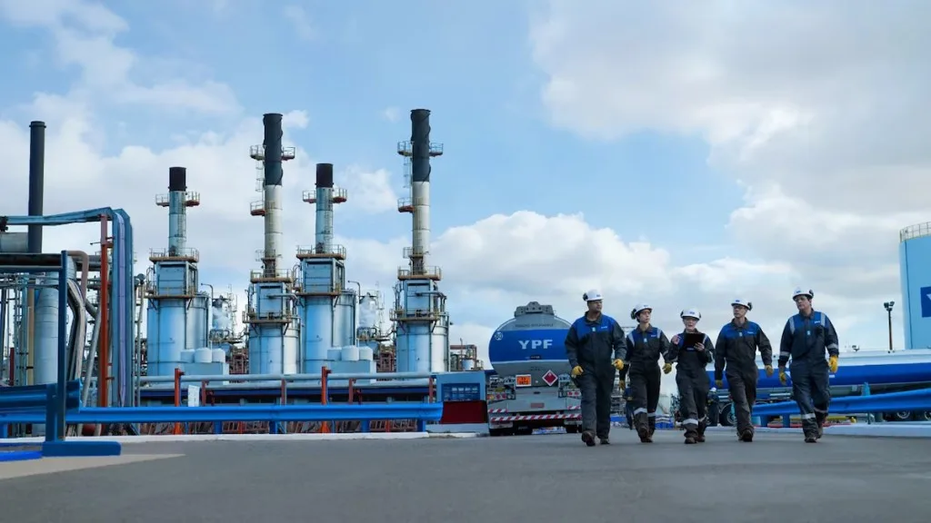 YPF alcanzó un récord histórico en la producción y procesamiento de combustibles