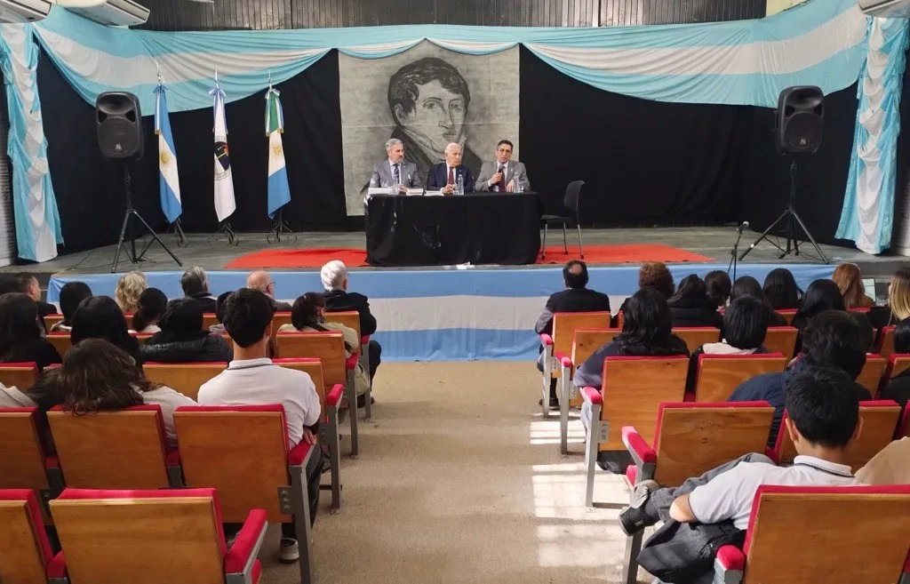 Alumnos chaqueños conversaron sobre el legado educativo y ciudadano de Manuel Belgrano