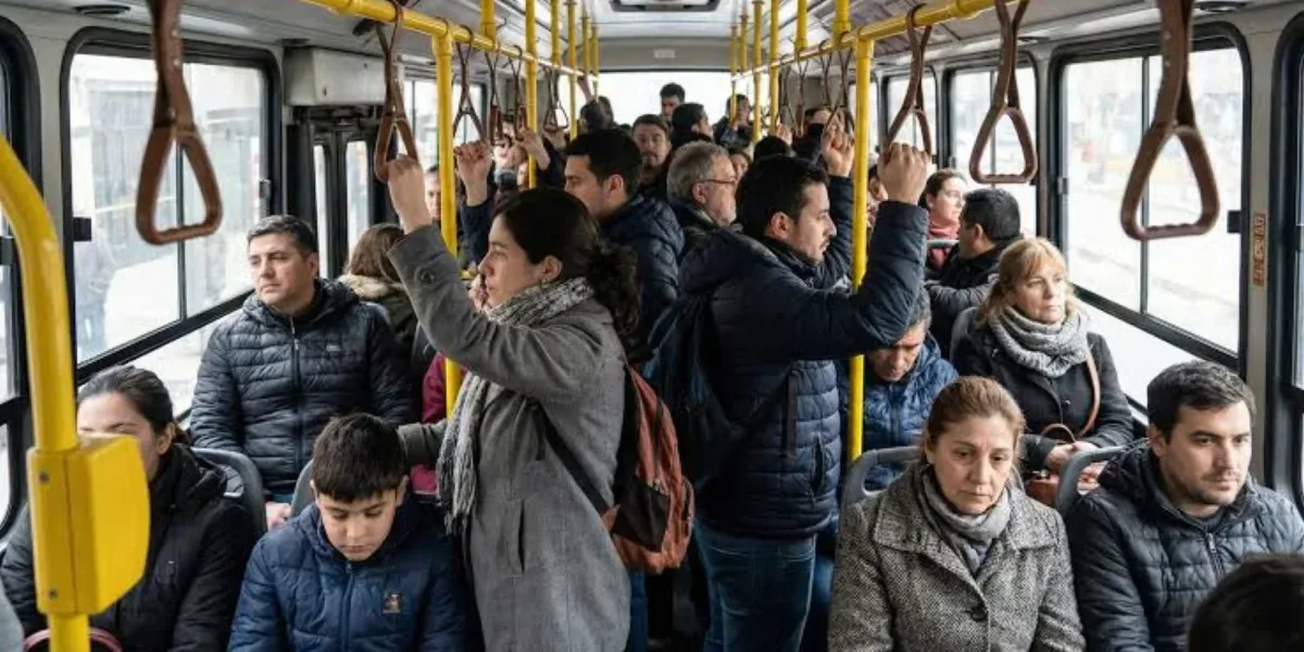 El uso del colectivo en el AMBA cayó casi un 20% en un año tras fuertes aumentos de tarifas