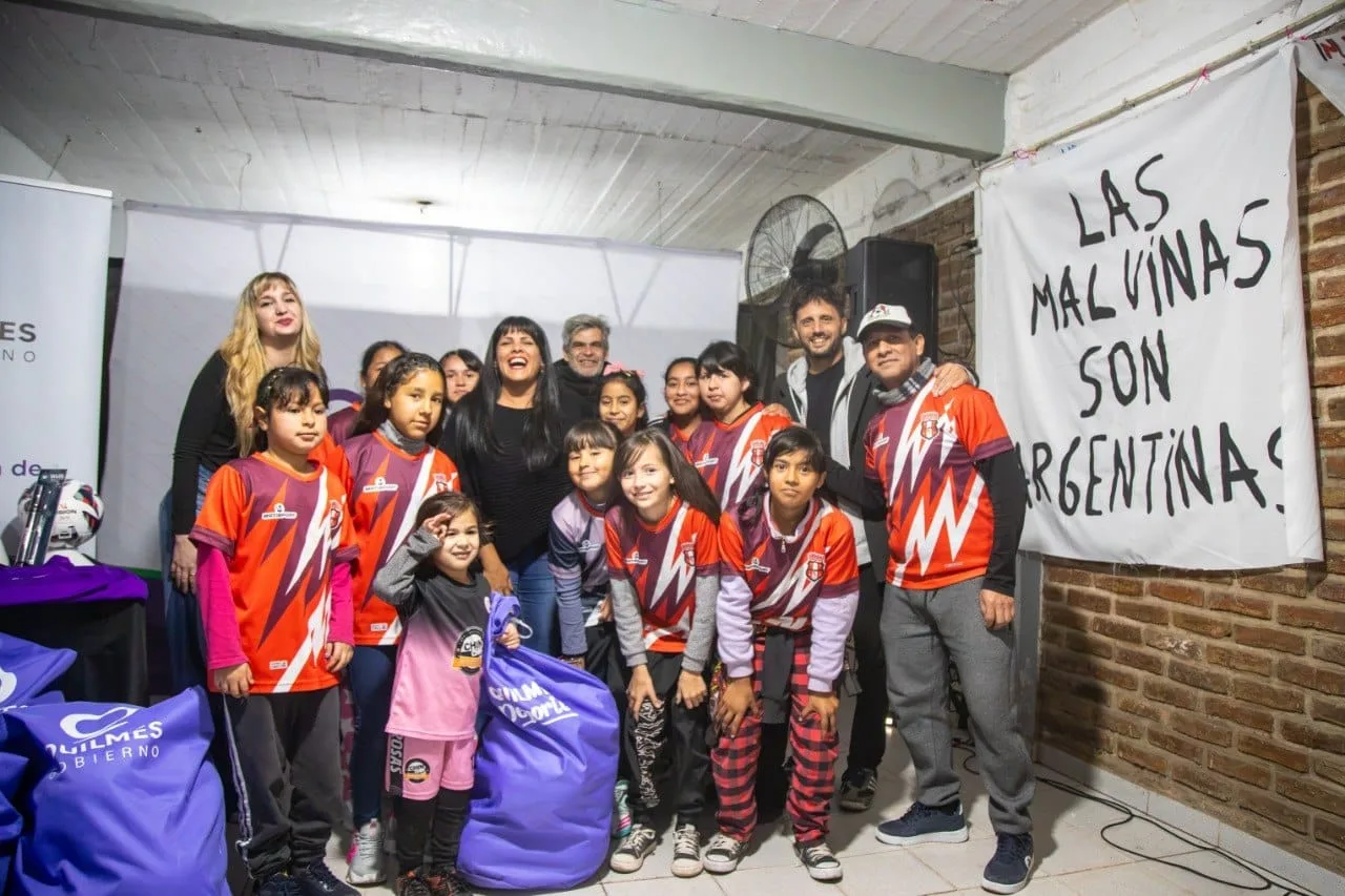 Quilmes entregó equipamiento deportivo a siete clubes de la Liga Femenina de fútbol