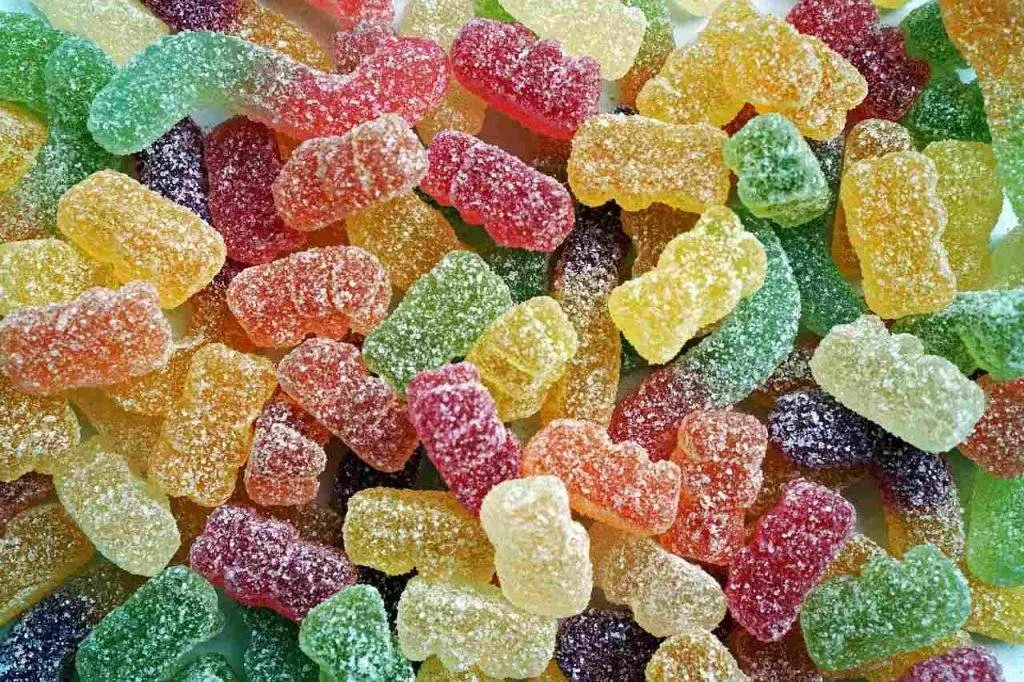 Riesgos del consumo habitual de gomitas ácidas en la salud dental infantil