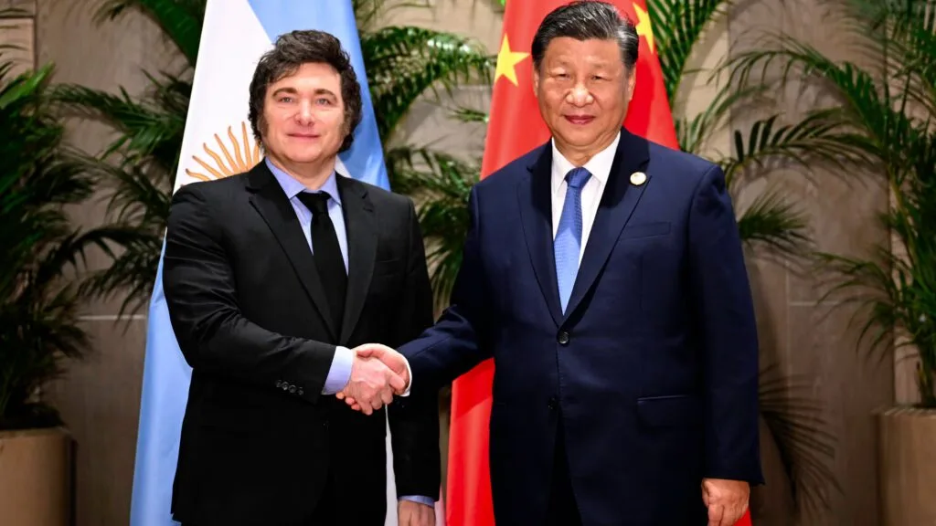China desestima advertencias sobre riesgos tecnológicos expresadas por Peter Lamelas