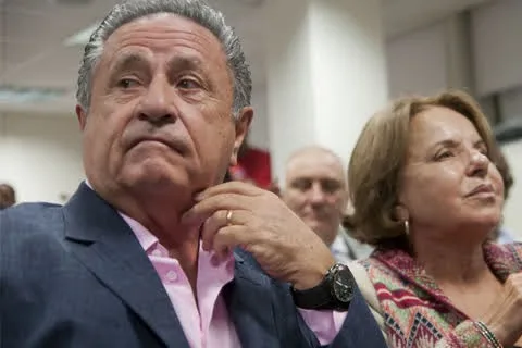 Comienzan las indagatorias por vacunación irregular a Duhalde, Verbitsky y otros