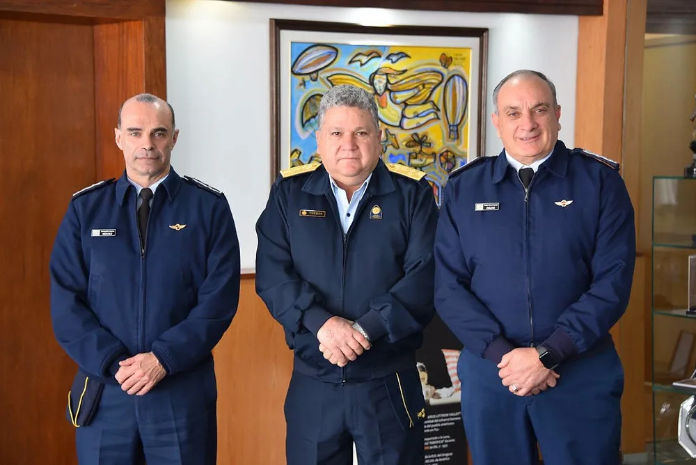Perú y Uruguay fortalecen cooperación estratégica entre sus Fuerzas Aéreas