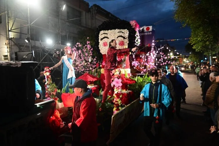 La Fiesta Nacional de la Flor premió la carroza ganadora y presentó a sus nuevos embajadores