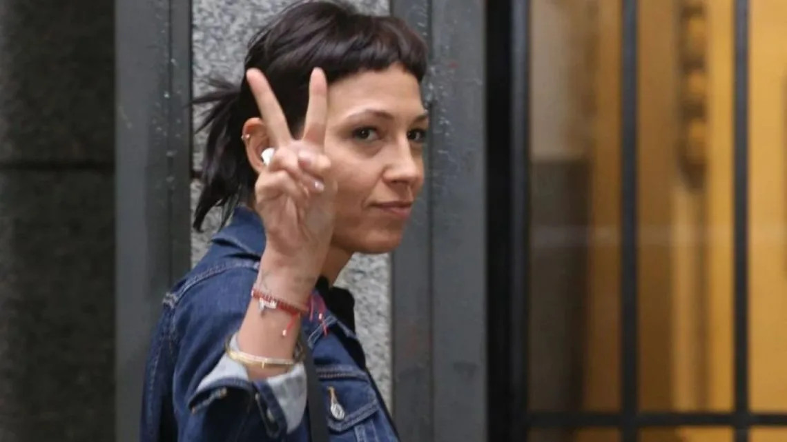 Mayra Mendoza responde a críticas por su vestimenta y cuestiona a la Corte Suprema