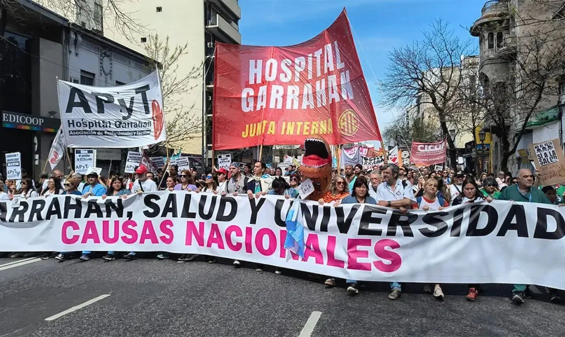 Movilizaciones simultáneas en Plaza Congreso exigen la derogación del DNU 70/23